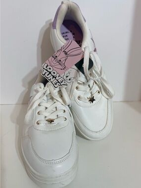 Looney Tunes  Bugs Bunny White & Lavender Sneakers NWT size 8